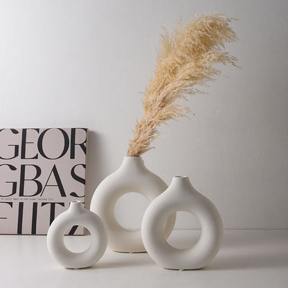 Hancai Best Selling Wholesale White Circle Donut Vases Grand Custom Design Manufacturers Flower Ceramic Vase for Home Decor